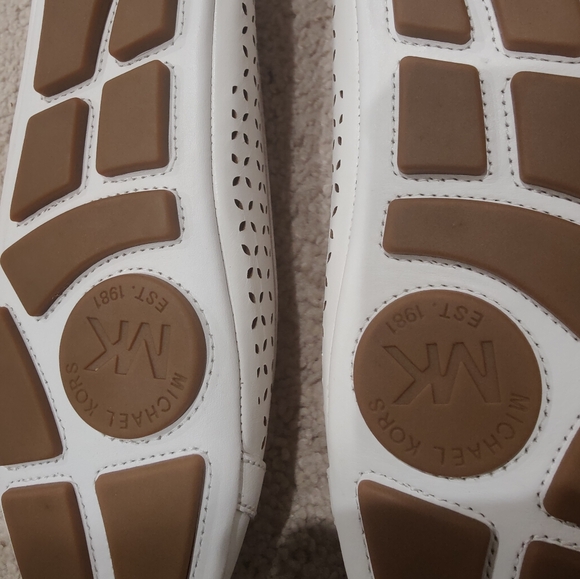 COPY - Michael Kors Fulton Flats - Picture 2 of 3